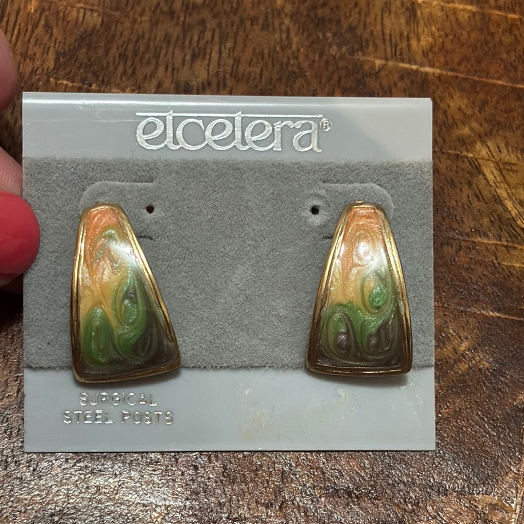 Nwt Etcetera Gold Toned Enamel Earrings